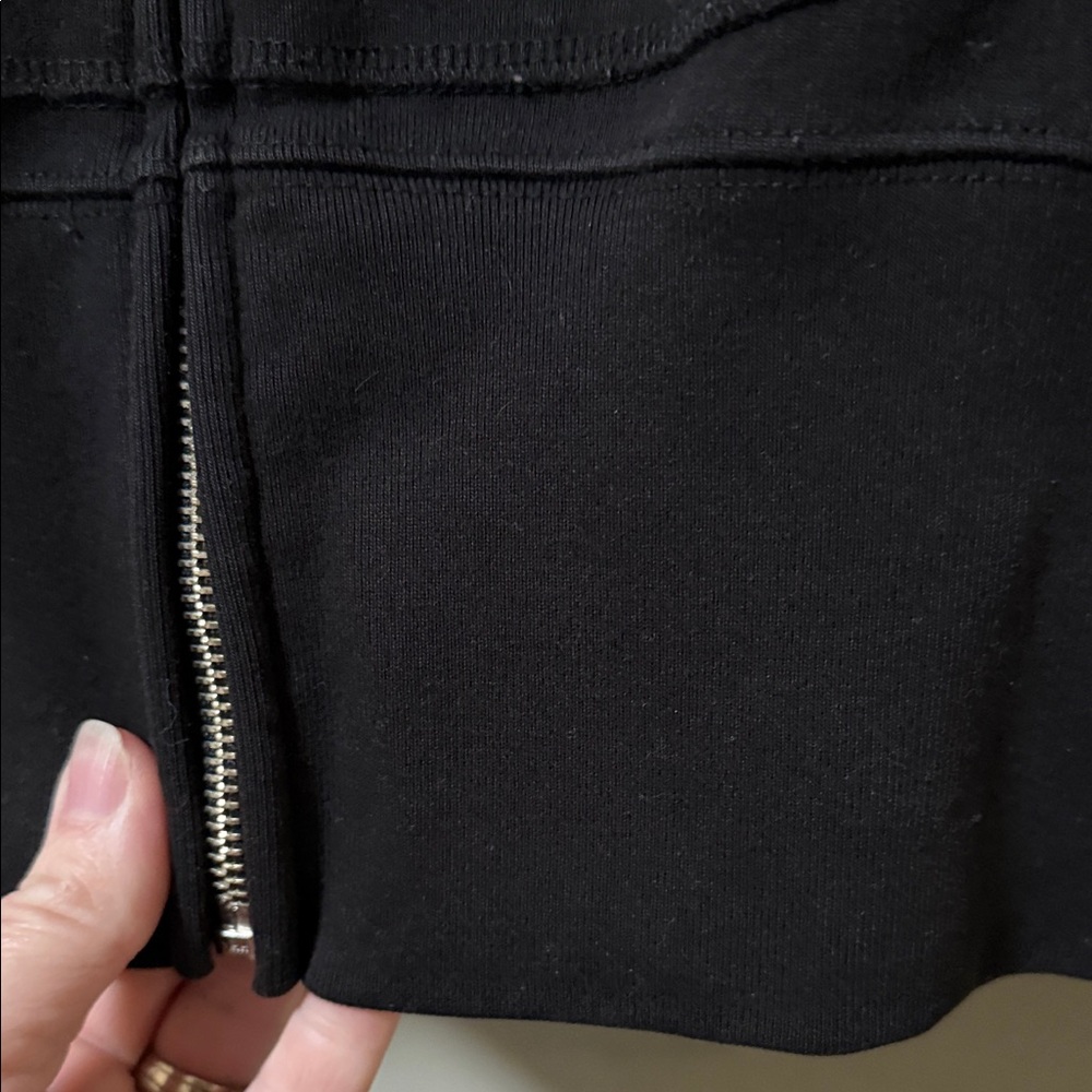 Vintage 2002 Tommy Hilfiger Black Hoodie with Red Detail SZ MD thick waistband - Picture 8 of 10